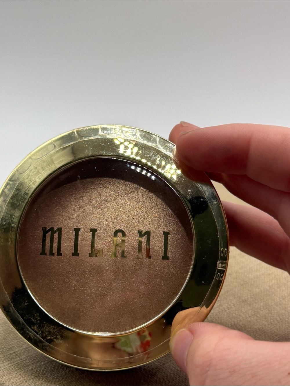 Milani Baked highlighter Compact in shade Champagne D’ORO - Picture 3 of 5